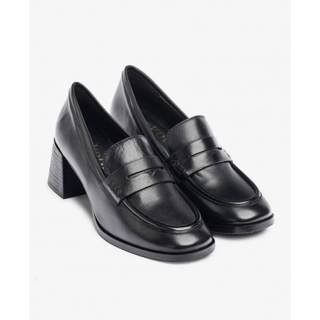 Elegant black Yokono Luna-001 loafers