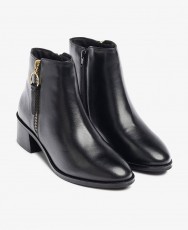 Botines para mujer en color negro Caracteristicas con cremallera tacon 5 cm zapato de estilo casual suela de goma exterior piel