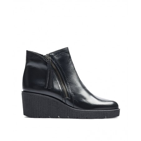 Botines para mujer en color negro Caracteristicas con cremallera tacon 5 cm zapato de estilo casual suela de goma exterior piel