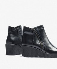 Botines para mujer en color negro Caracteristicas con cremallera tacon 5 cm zapato de estilo casual suela de goma exterior piel