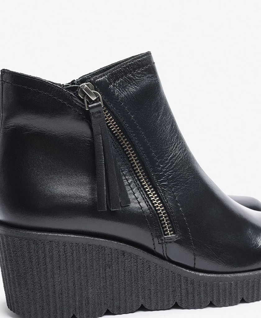 Botines para mujer en color negro Caracteristicas con cremallera tacon 5 cm zapato de estilo casual suela de goma exterior piel