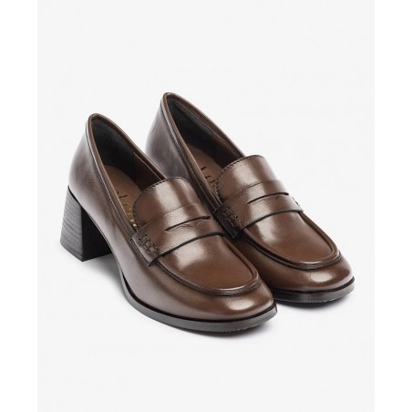 Botines para mujer en color marron Caracteristicas con cremallera tacon 5 cm zapato de estilo casual suela de goma exterior pie