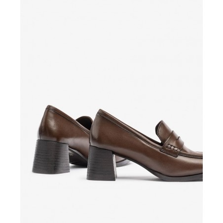 Botines para mujer en color marron Caracteristicas con cremallera tacon 5 cm zapato de estilo casual suela de goma exterior pie