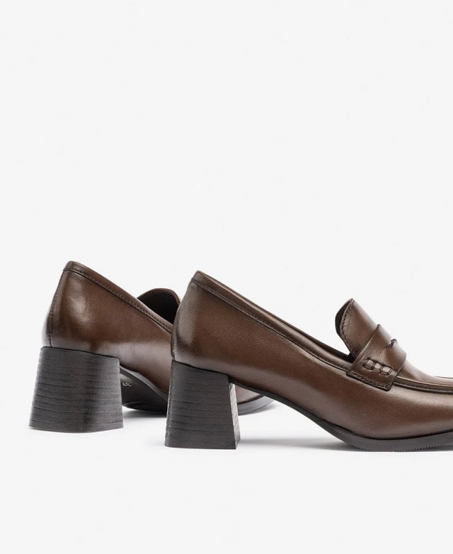 Botines para mujer en color marron Caracteristicas con cremallera tacon 5 cm zapato de estilo casual suela de goma exterior pie