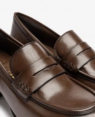 Botines para mujer en color marron Caracteristicas con cremallera tacon 5 cm zapato de estilo casual suela de goma exterior pie