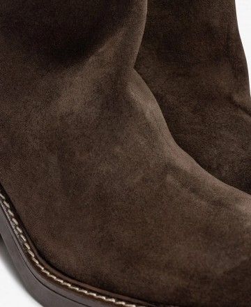 Botines para mujer en color marron Caracteristicas con cremallera tacon 5 cm zapato de estilo casual suela de goma exterior pie