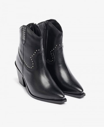 Botines para mujer en color negro Caracteristicas con cremallera tacon 5 cm zapato de estilo casual suela de goma exterior piel