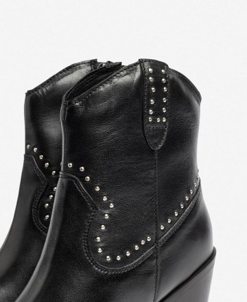 Botines para mujer en color negro Caracteristicas con cremallera tacon 5 cm zapato de estilo casual suela de goma exterior piel