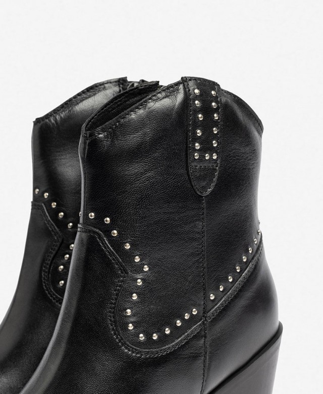 Botines para mujer en color negro Caracteristicas con cremallera tacon 5 cm zapato de estilo casual suela de goma exterior piel