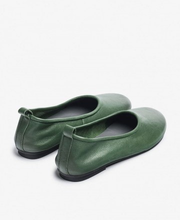 Botines para mujer en color verde Caracteristicas con cremallera tacon 5 cm zapato de estilo casual suela de goma exterior piel