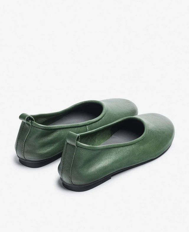 Botines para mujer en color verde Caracteristicas con cremallera tacon 5 cm zapato de estilo casual suela de goma exterior piel