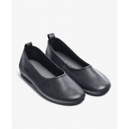 Botines para mujer en color negro Caracteristicas con cremallera tacon 5 cm zapato de estilo casual suela de goma exterior piel