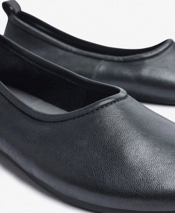 Botines para mujer en color negro Caracteristicas con cremallera tacon 5 cm zapato de estilo casual suela de goma exterior piel