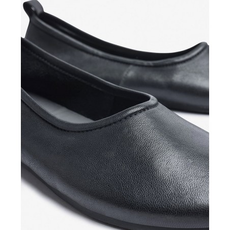 Botines para mujer en color negro Caracteristicas con cremallera tacon 5 cm zapato de estilo casual suela de goma exterior piel