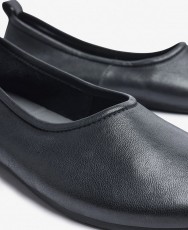 Botines para mujer en color negro Caracteristicas con cremallera tacon 5 cm zapato de estilo casual suela de goma exterior piel