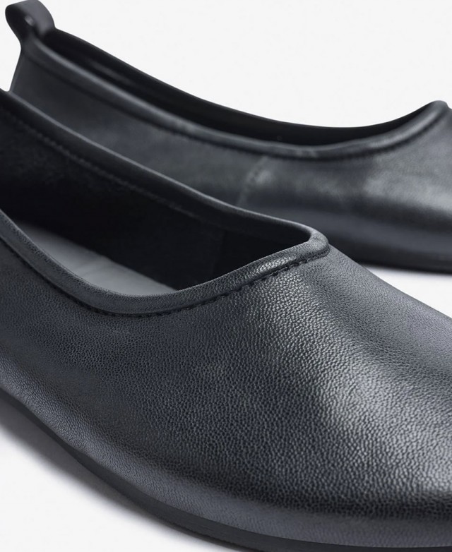 Botines para mujer en color negro Caracteristicas con cremallera tacon 5 cm zapato de estilo casual suela de goma exterior piel