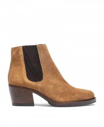 Botín de piel camel con tacón Yokono Brava-003