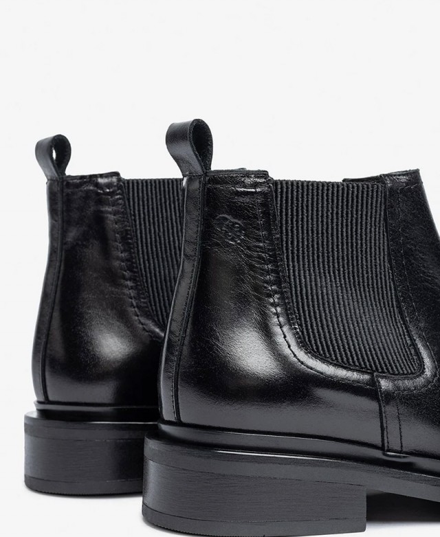 Yokono Lei-002 black Chelsea boots