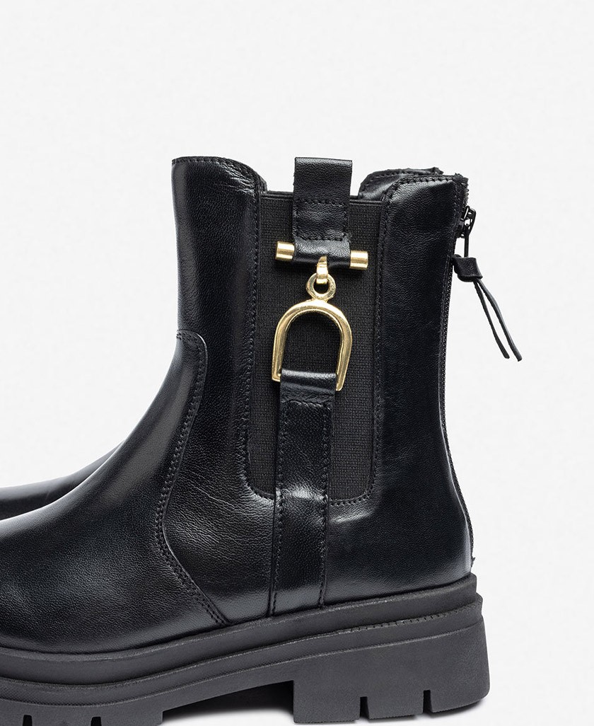 Yokono Lan-310 flat ankle boots with gold detailing