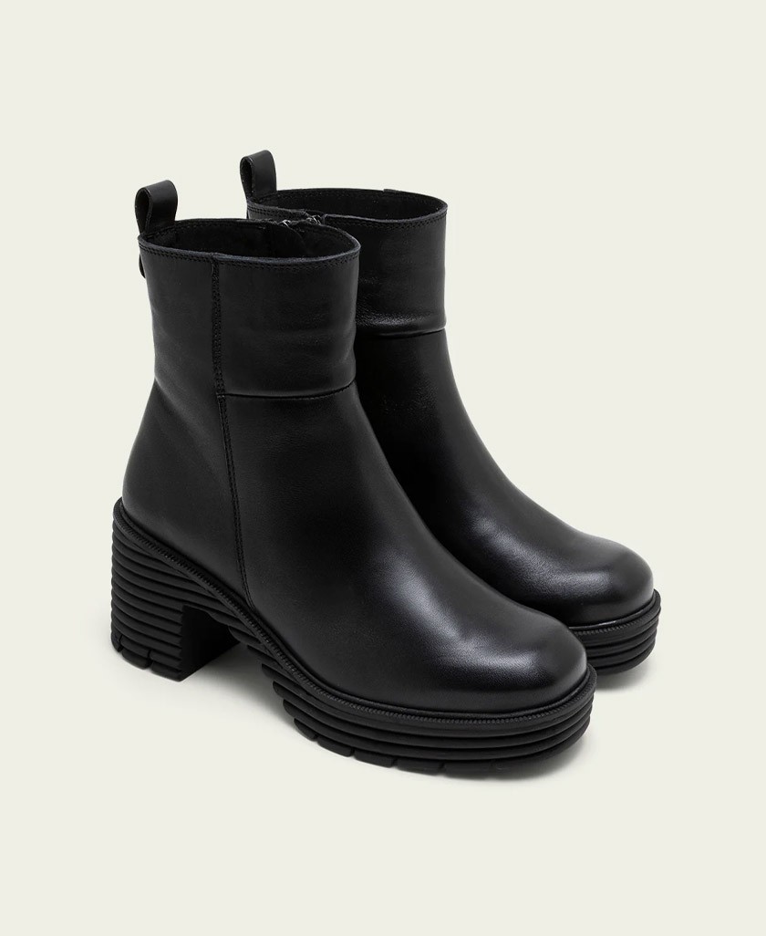 Porronet Marta 4771 ankle boots with track soles