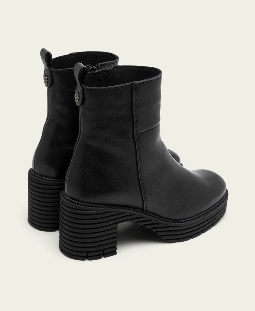 Porronet Marta 4771 ankle boots with track soles