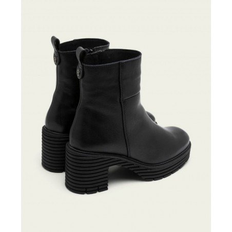 Porronet Marta 4771 ankle boots with track soles