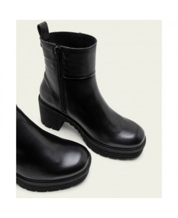 Porronet Marta 4771 ankle boots with track soles