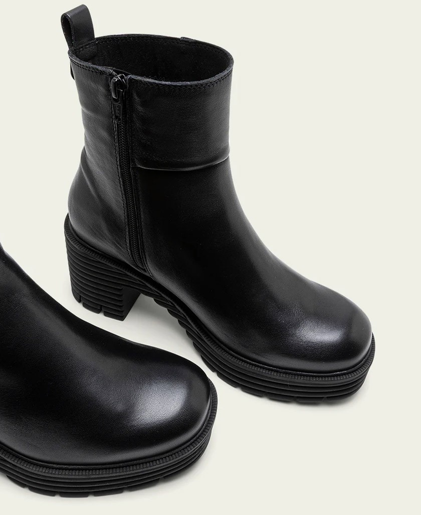 Porronet Marta 4771 ankle boots with track soles