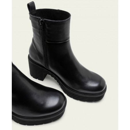 Porronet Marta 4771 ankle boots with track soles