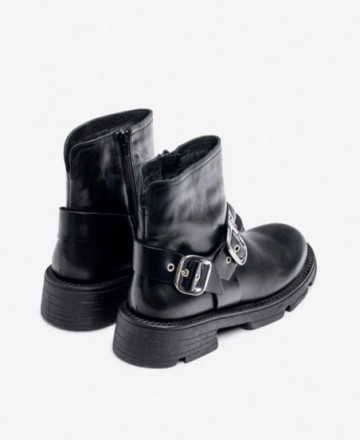 Yokono Elze-008 flat ankle boots with buckle
