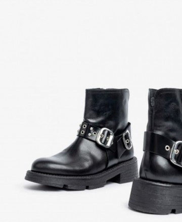 Yokono Elze-008 flat ankle boots with buckle