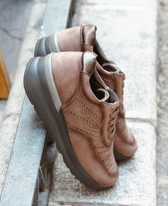 Sneakers troqueladas y con brillo Amarpies 29393