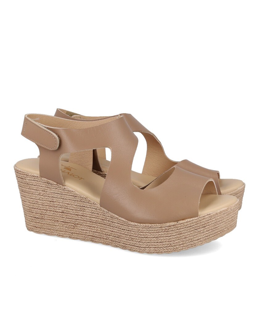Kissia 450-V platform sandals