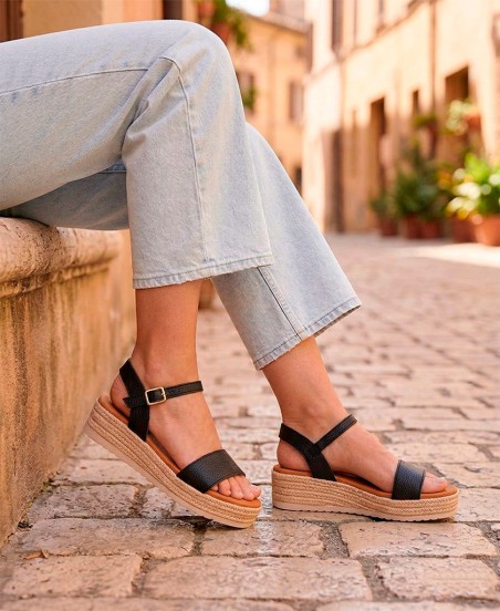 Black platform sandals with buckle fastening Catchalot 6022