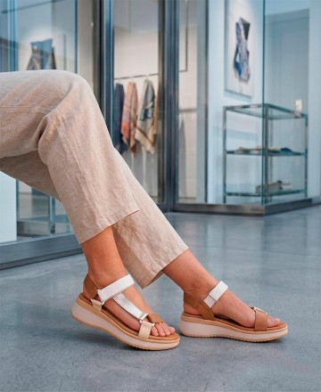 Catchalot 5940 metallic-style sandals