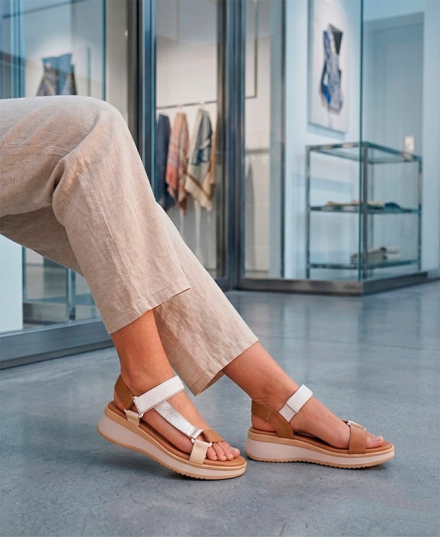 Catchalot 5940 metallic-style sandals