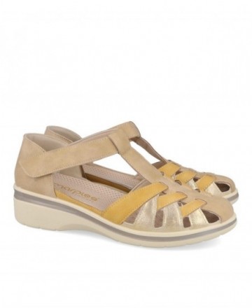 Sandalias cerradas con cuña Amarpies AMD30029