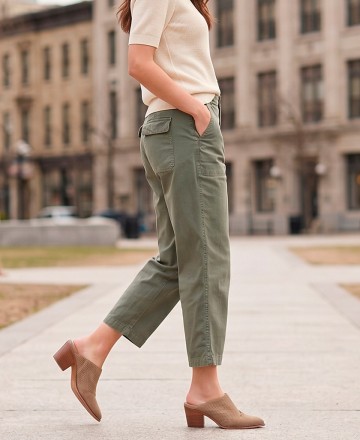 Zuecos para mujer de piel taupe Kissia 420