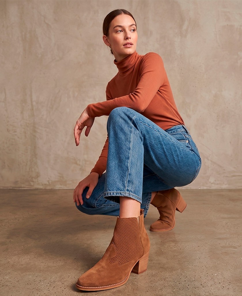 Kissia 398 cowboy style ankle boots