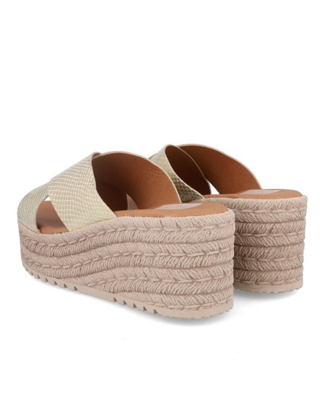Tambi Good 700 open-back clogs