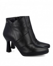 Desireé Saga 6 Black Leather Ankle Boots