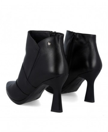 Botines negros de piel Desireé Saga 6
