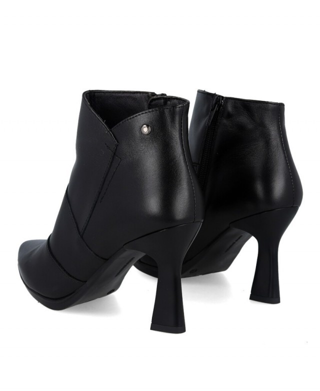 Botines negros de piel Desireé Saga 6