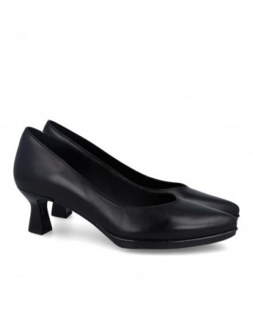 Zapatos de salón negros Desireé Maca 1