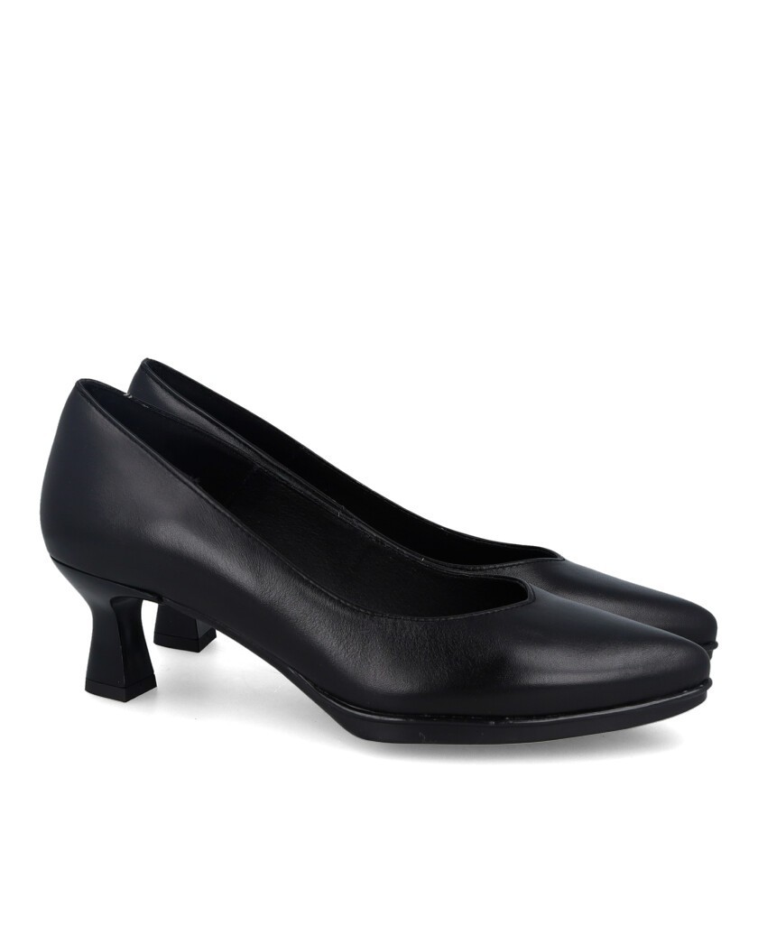 Zapatos de salón negros Desireé Maca 1