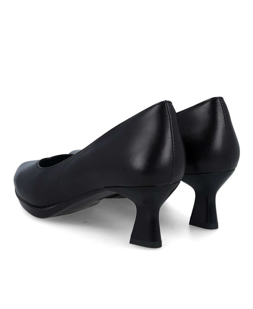Zapatos de salón negros Desireé Maca 1