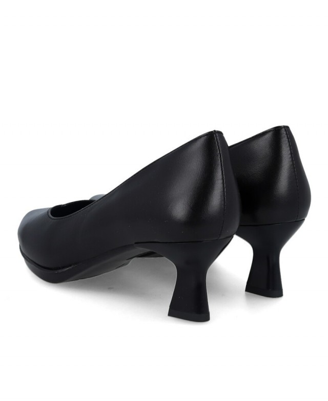 Zapatos de salón negros Desireé Maca 1