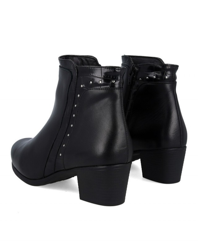 Desireé Neus15 Wide-Heel Ankle Boots