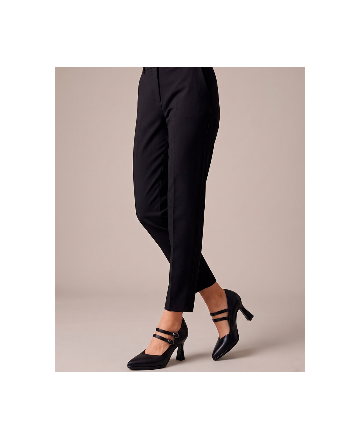 Zapato negro con hebillas Desireé Saga 9