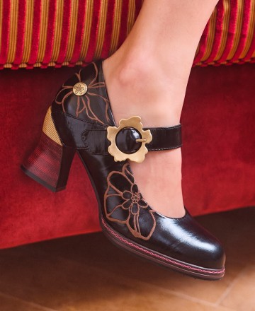 Zapatos de tacón pintados a mano Laura Vita Eleao 01
